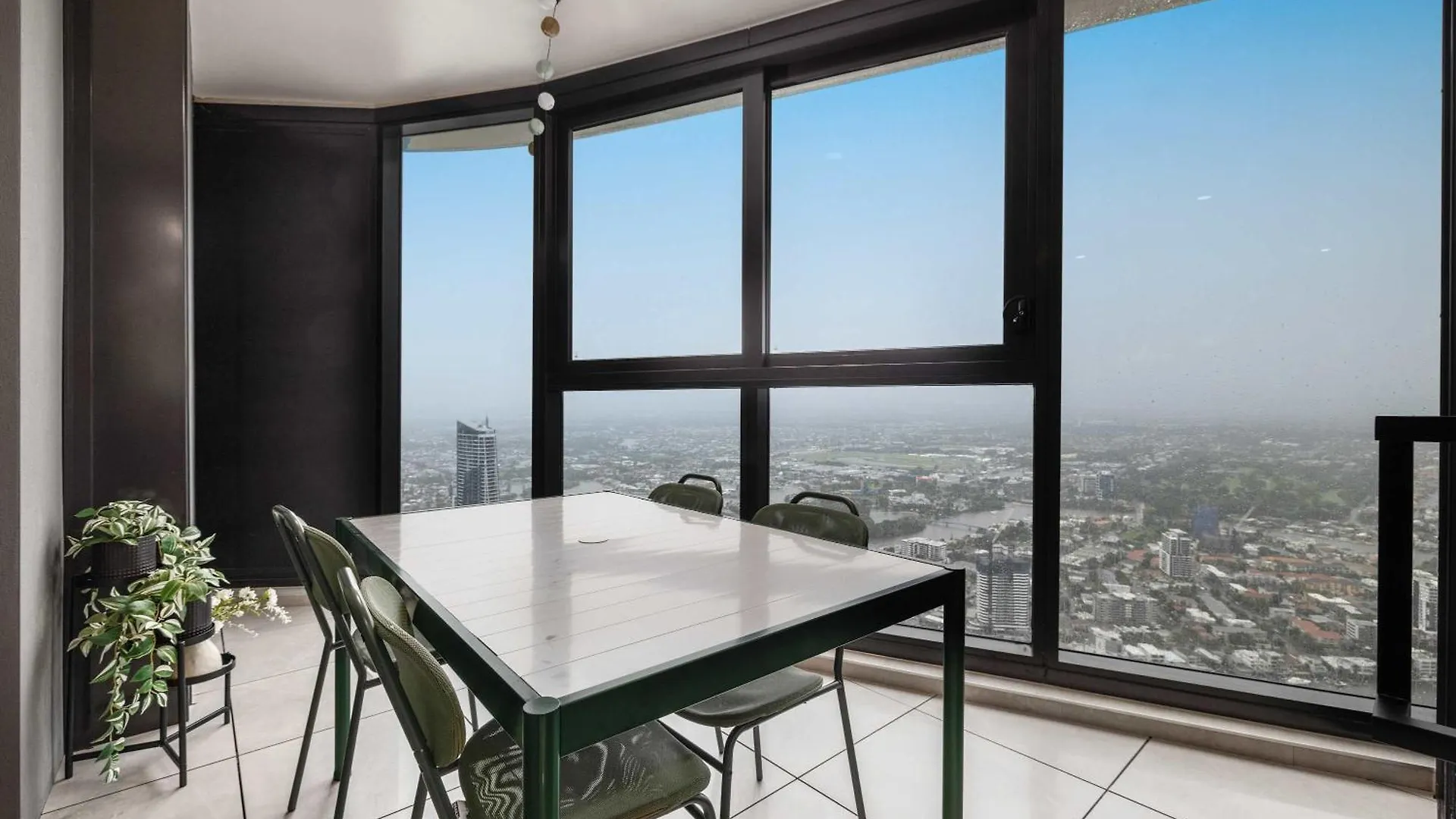 شقة Oceanfront Retreat Serene Views Walk To The Beach غولد كوست