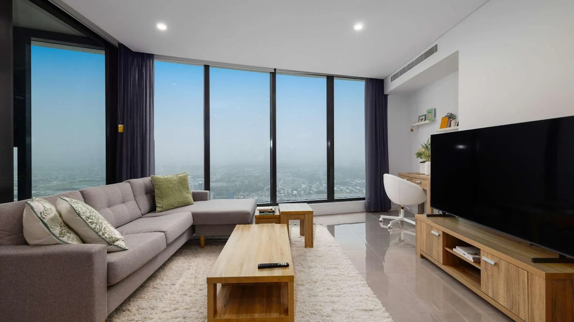 Oceanfront Retreat Serene Views Walk To The Beach Gold Coast Apartment
